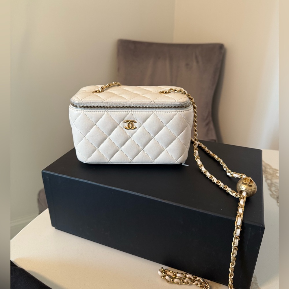 Chanel Pearl Crush Vanity Case White Bag with Chain Quilted Lambskin Small